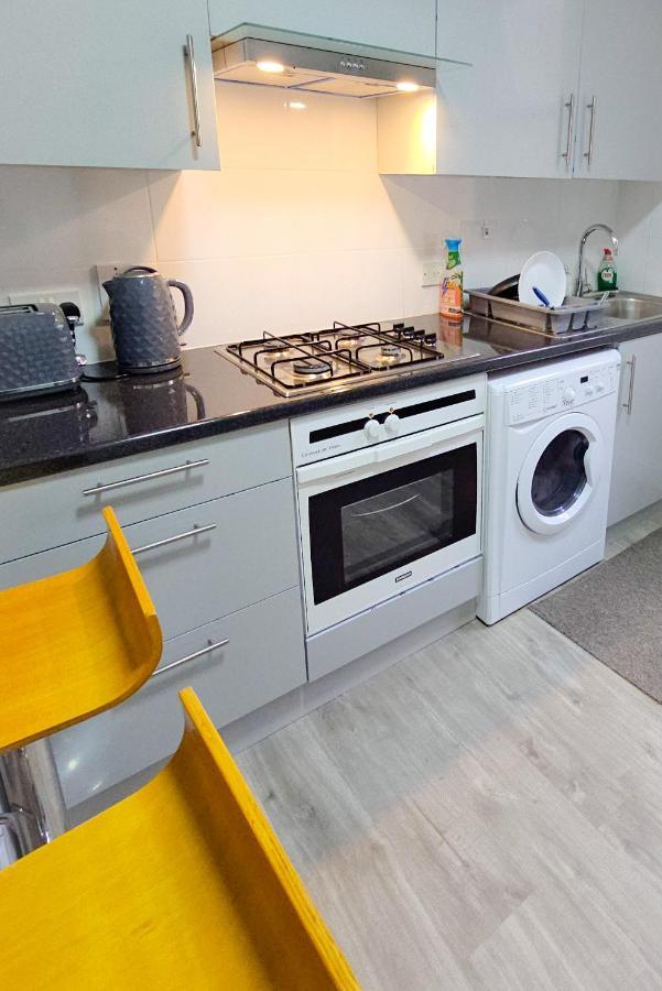 Homestay Apartment, Line *