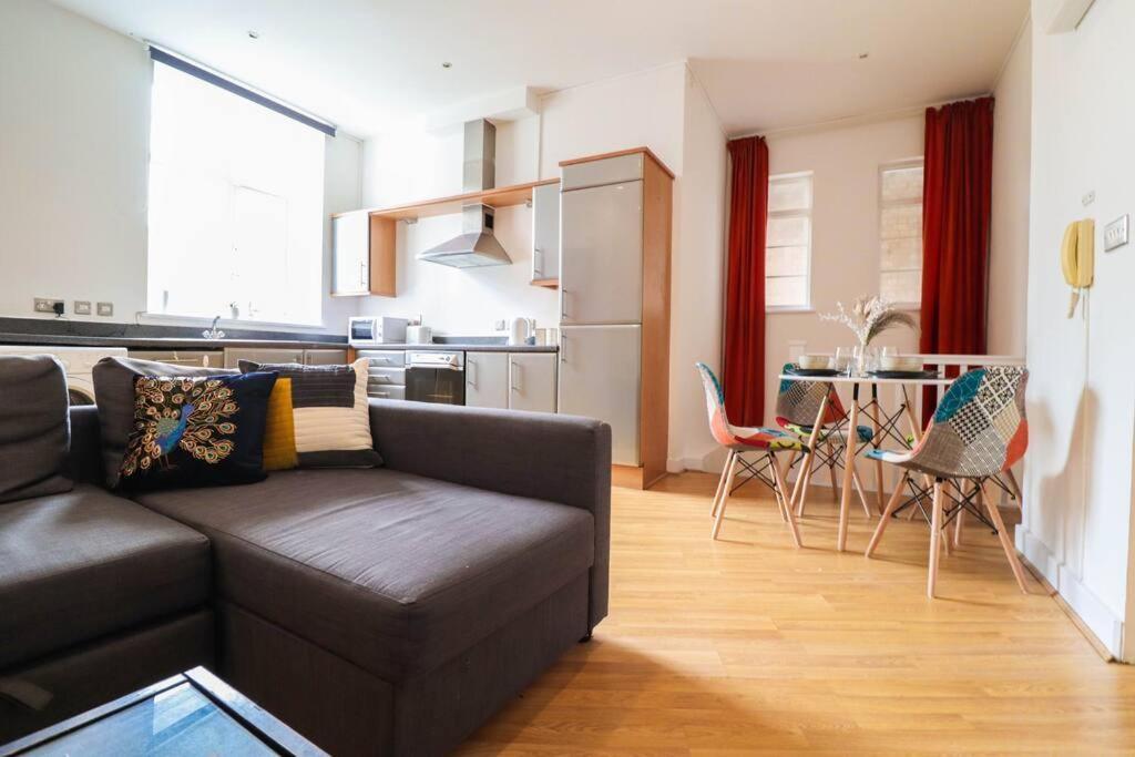 Apartment Camber Hill - Long Offer London