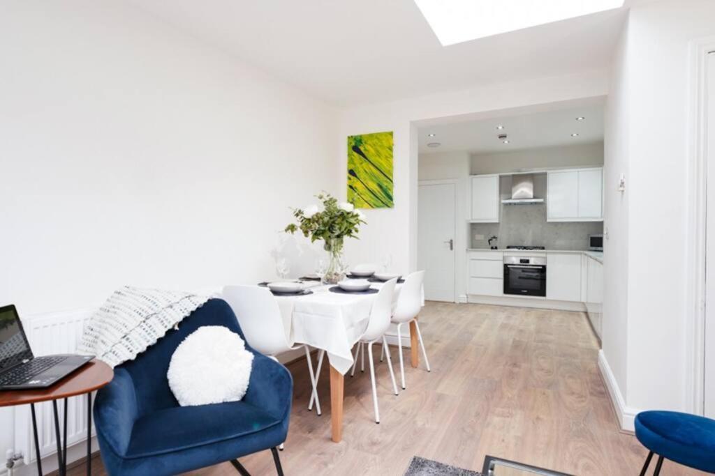 Newly Renovated Modern 4 Bed 3 Bath