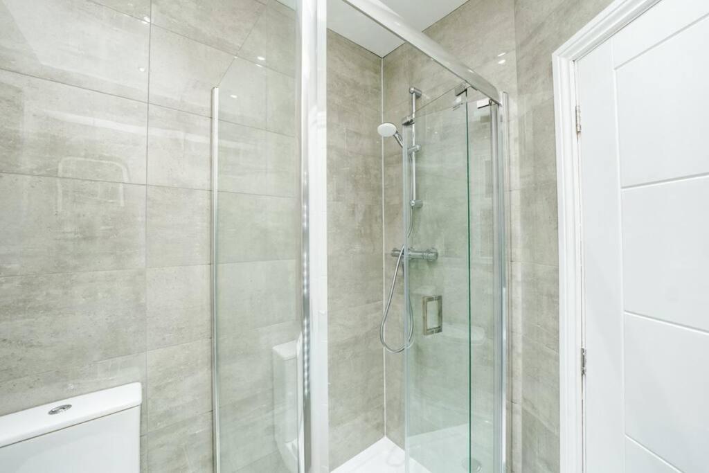 Appartement Newly Renovated Modern 4 Bed 3 Bath *