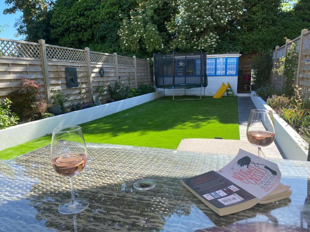 Three Bedroom Family With Garden In Walthamstow Hébergement de vacances