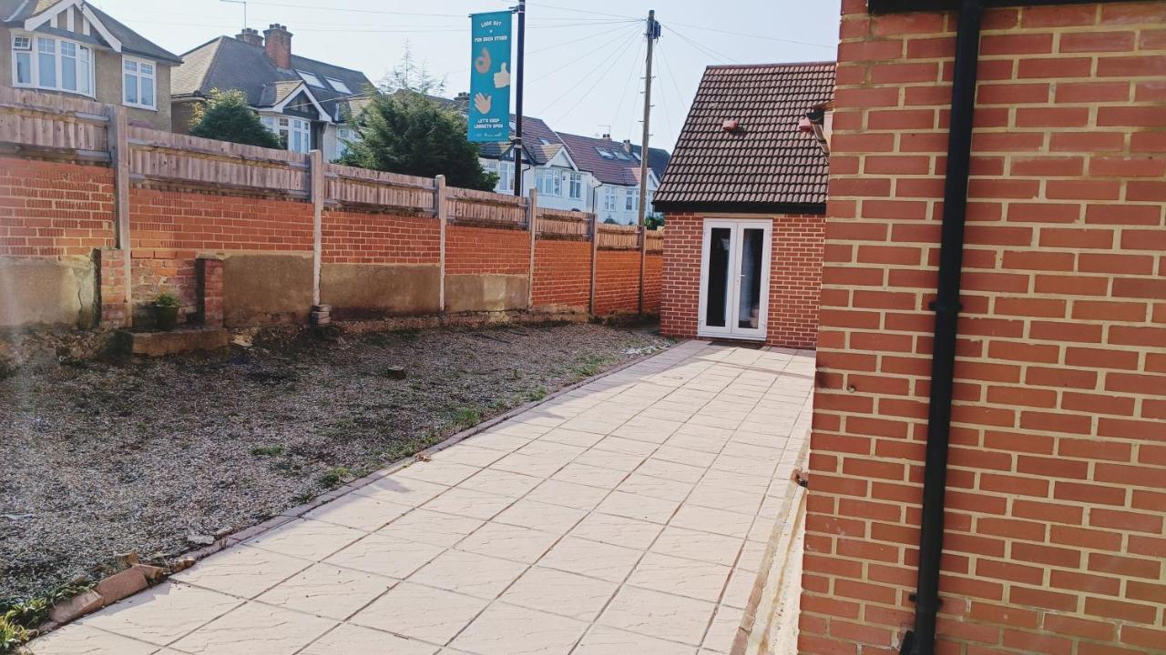 Jb Family & Contractor Stays, Free Parking London
