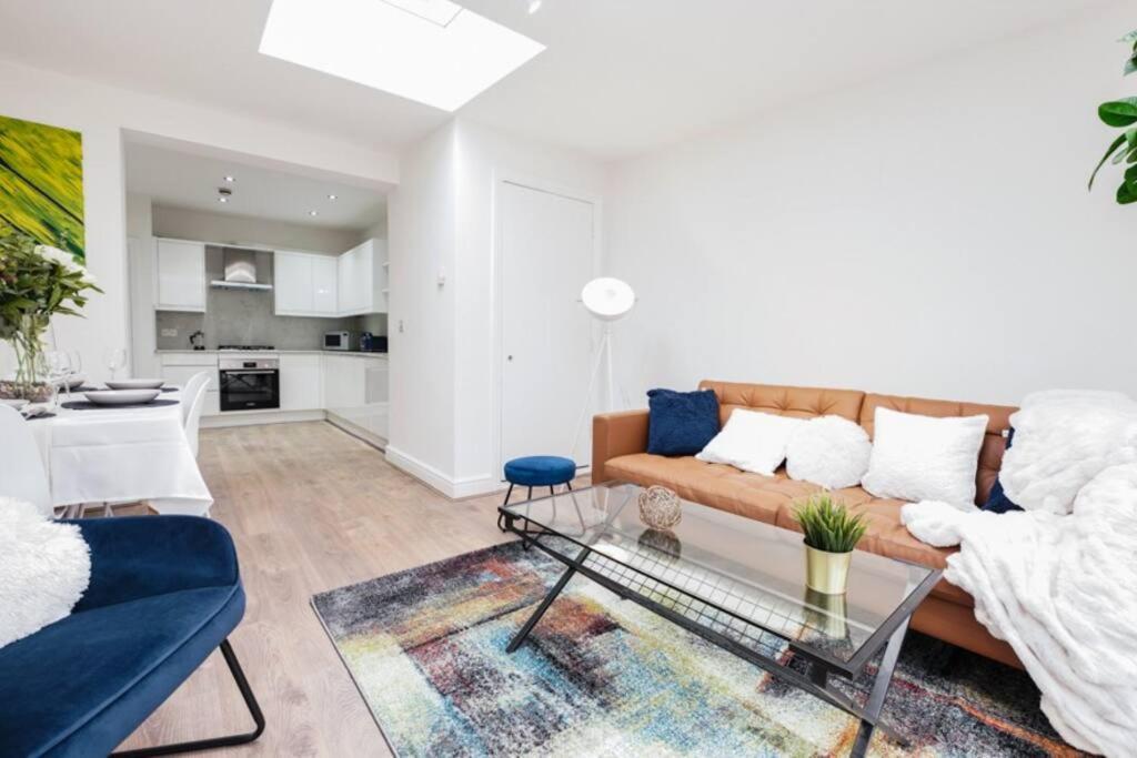 Newly Renovated Modern 4 Bed 3 Bath Appartement