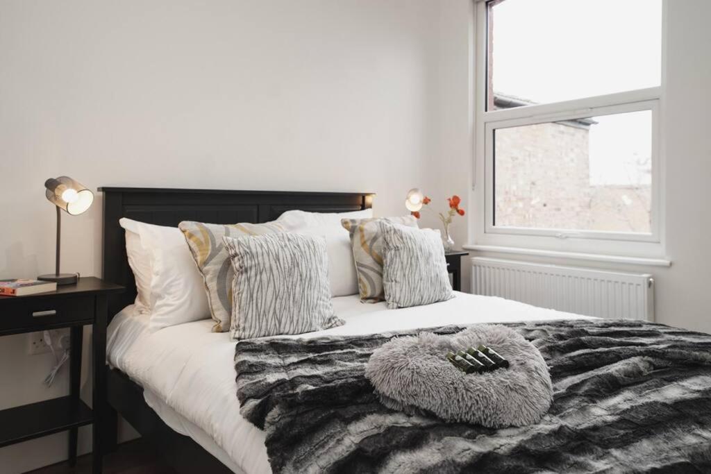 Newly Renovated Modern 4 Bed 3 Bath *