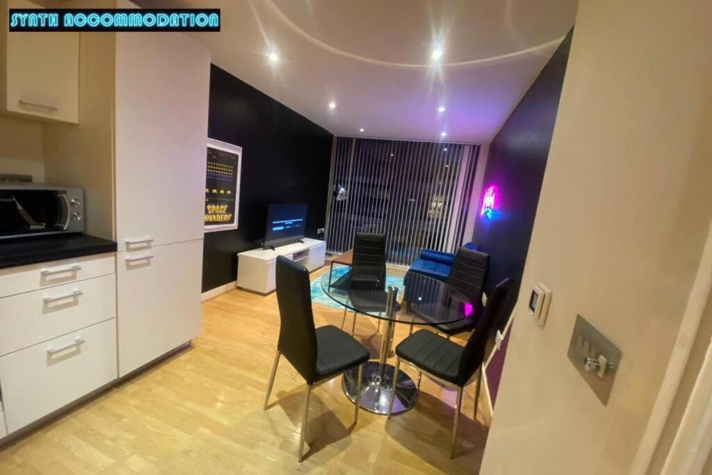 80s Retro 1bedroom Apart Canary Wharf Apartment *