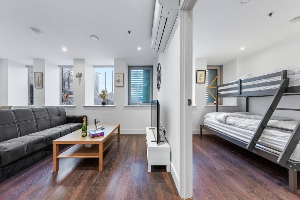 Sleep 7 20 Mins From Waterloo Bp8 Apartment