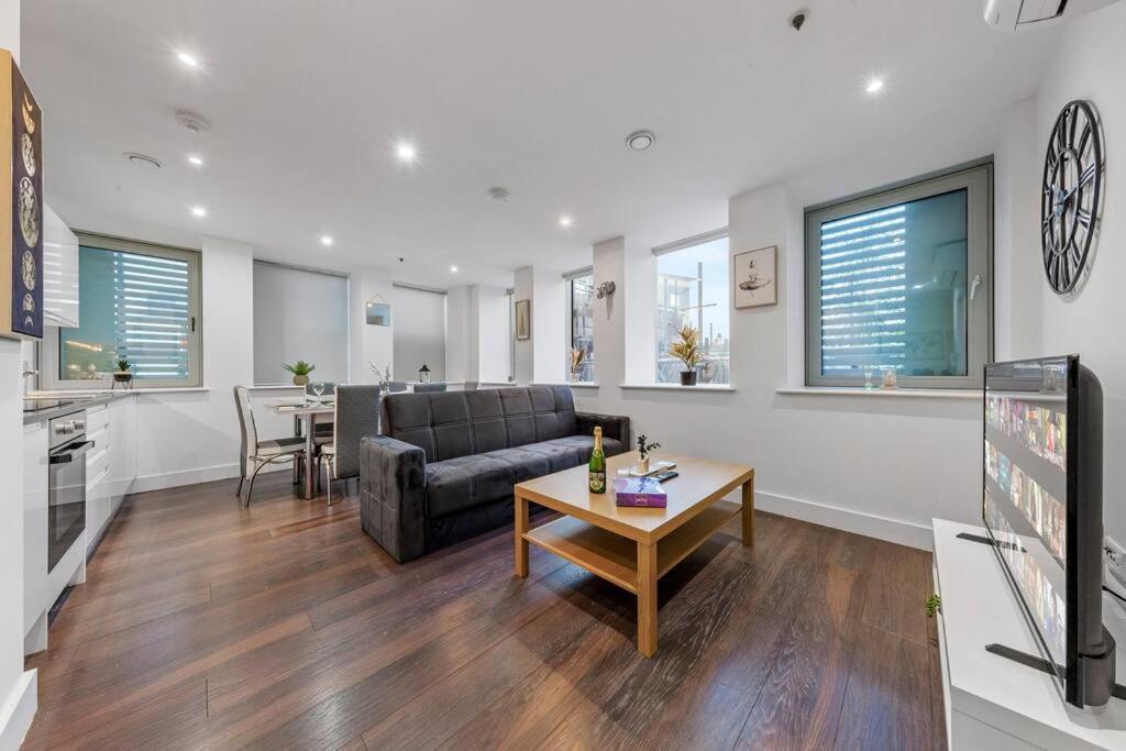 Sleep 7 20 Mins From Waterloo Bp8 Apartment