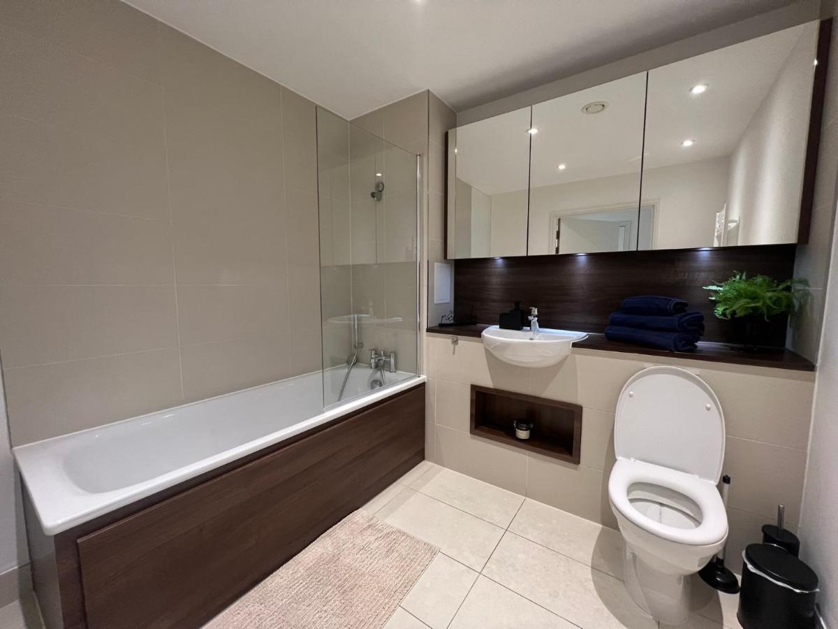 Modern 2br 2ba Wparking Sleeps 6 Comfortably Apartamento