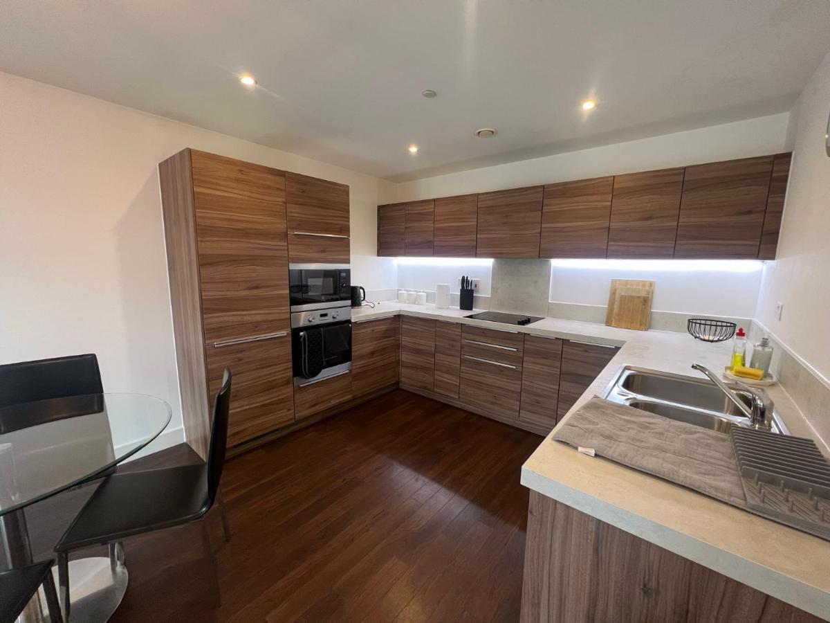Modern 2br 2ba Wparking Sleeps 6 Comfortably * Londres