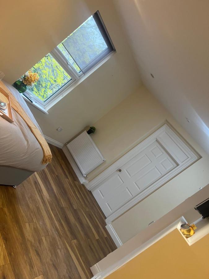 Large Modern Studio Flat Apartamento Londres