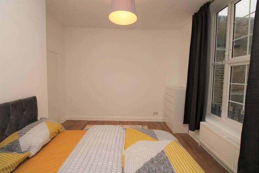 Ideal 2 Bed Flat Close To City Londres