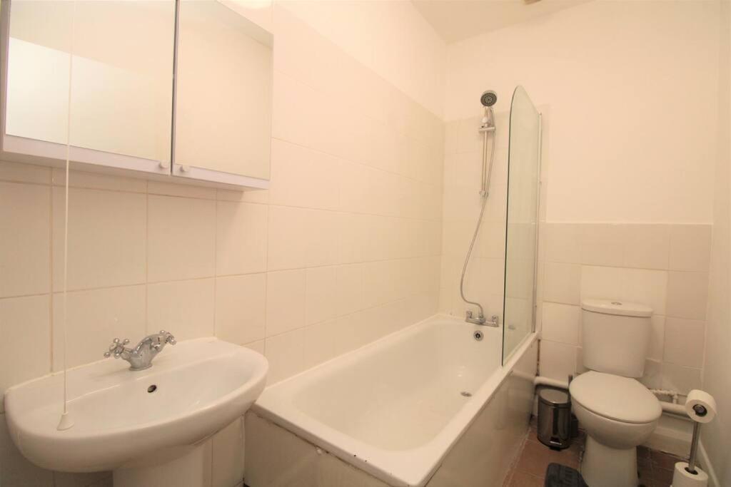 Ideal 2 Bed Flat Close To City Apartamento Londres