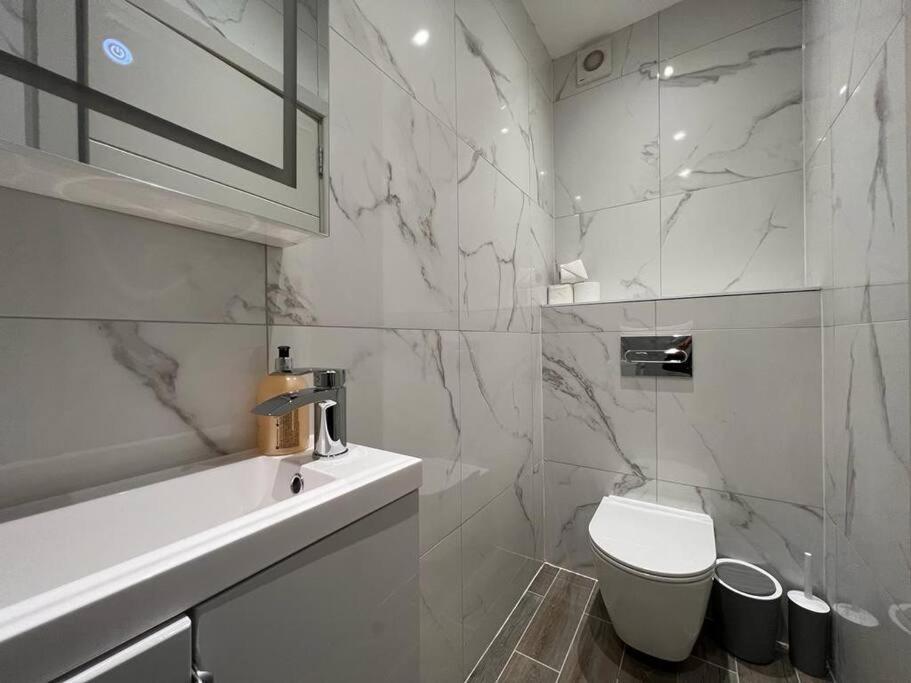 Star Finchley Road 1-bed Hideaway