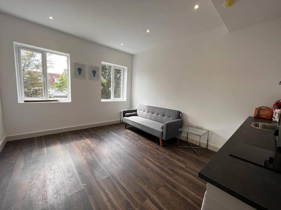 Star Finchley Road 1-bed Hideaway * Londres