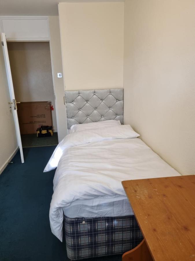 6 Greville Court *