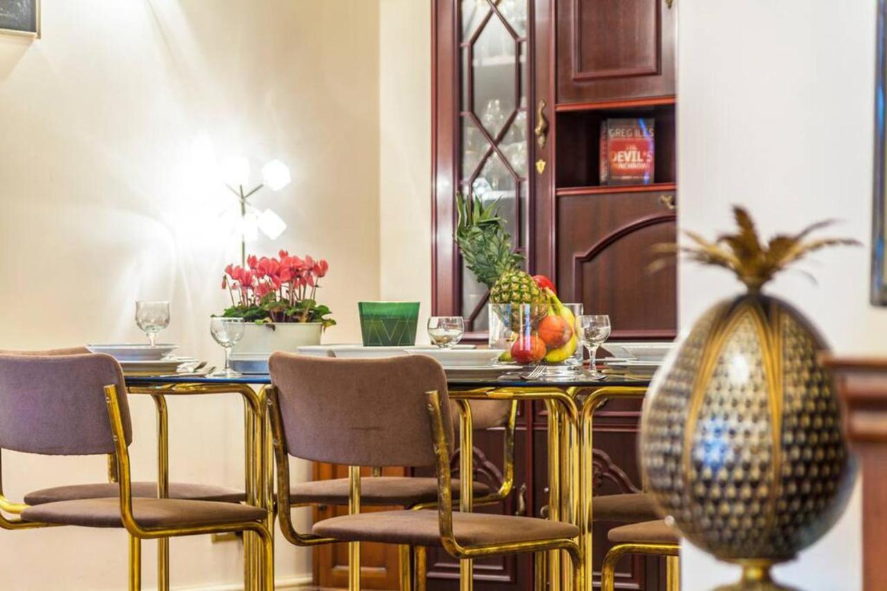 Large 3 Bed In Kensington Gardens Apartamento *