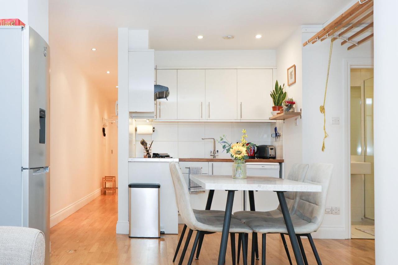 Bright 2-bed Garden Flat With Skylights In Chelsea Apartamento
