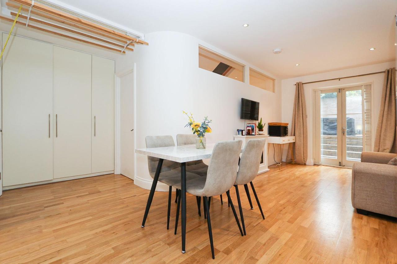 Apartamento Bright 2-bed Garden Flat With Skylights In Chelsea Londres