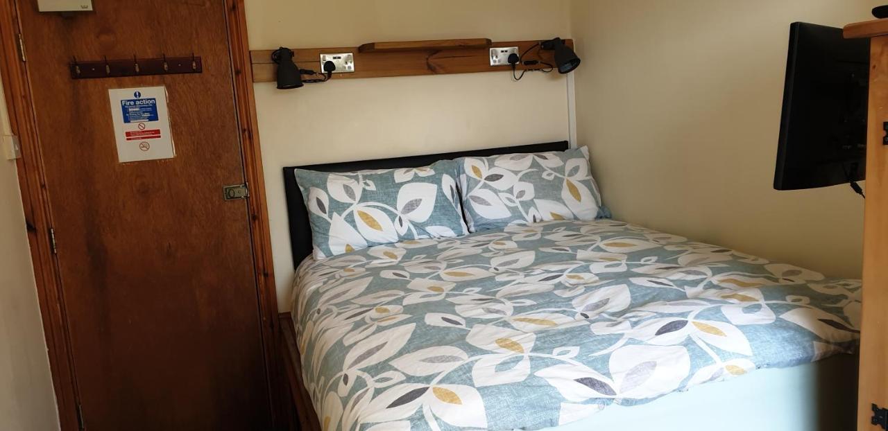 Barmy Badger Backpackers * London