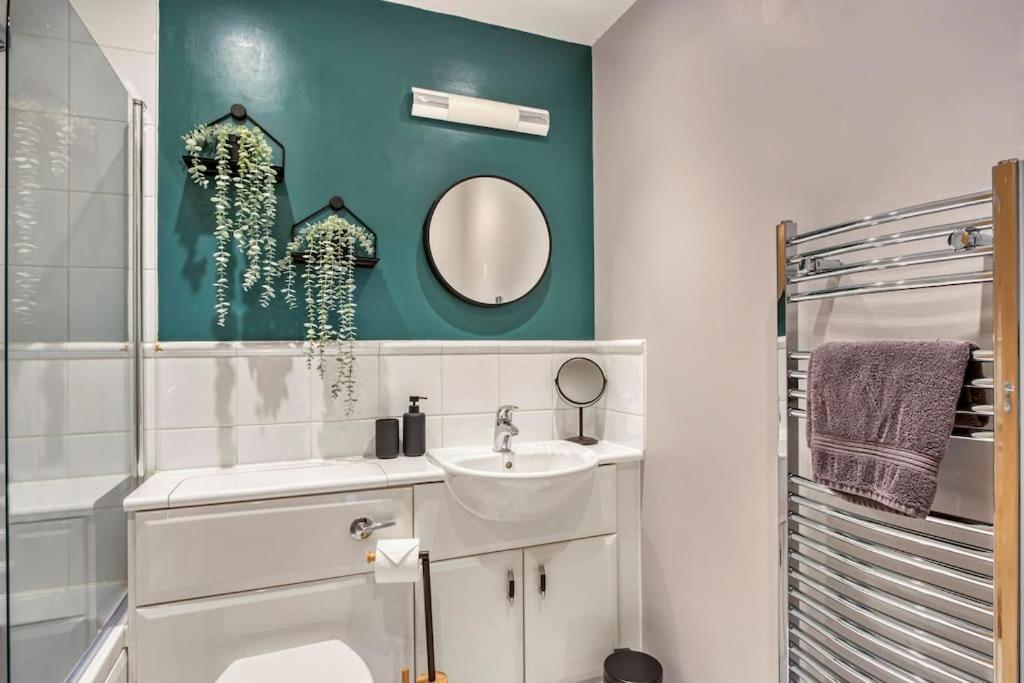 2 Bed Docklands Apt- 02 & Excel * London