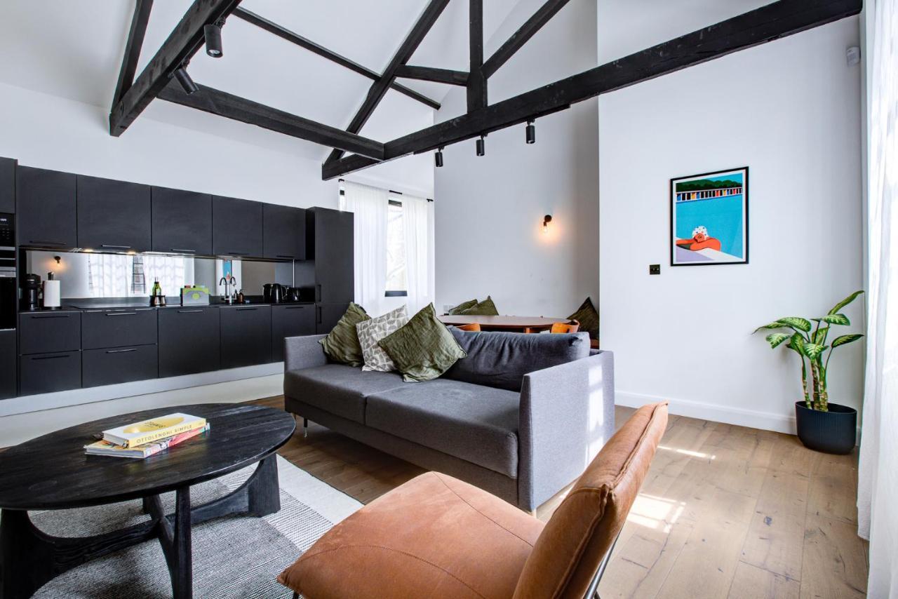 Stylish 1br Unit, Super Fast Internet, Gated Complex - Near Queen's Park! *