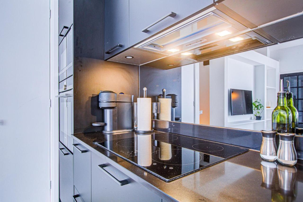 Stylish 1br Unit, Super Fast Internet, Gated Complex - Near Queen's Park! *