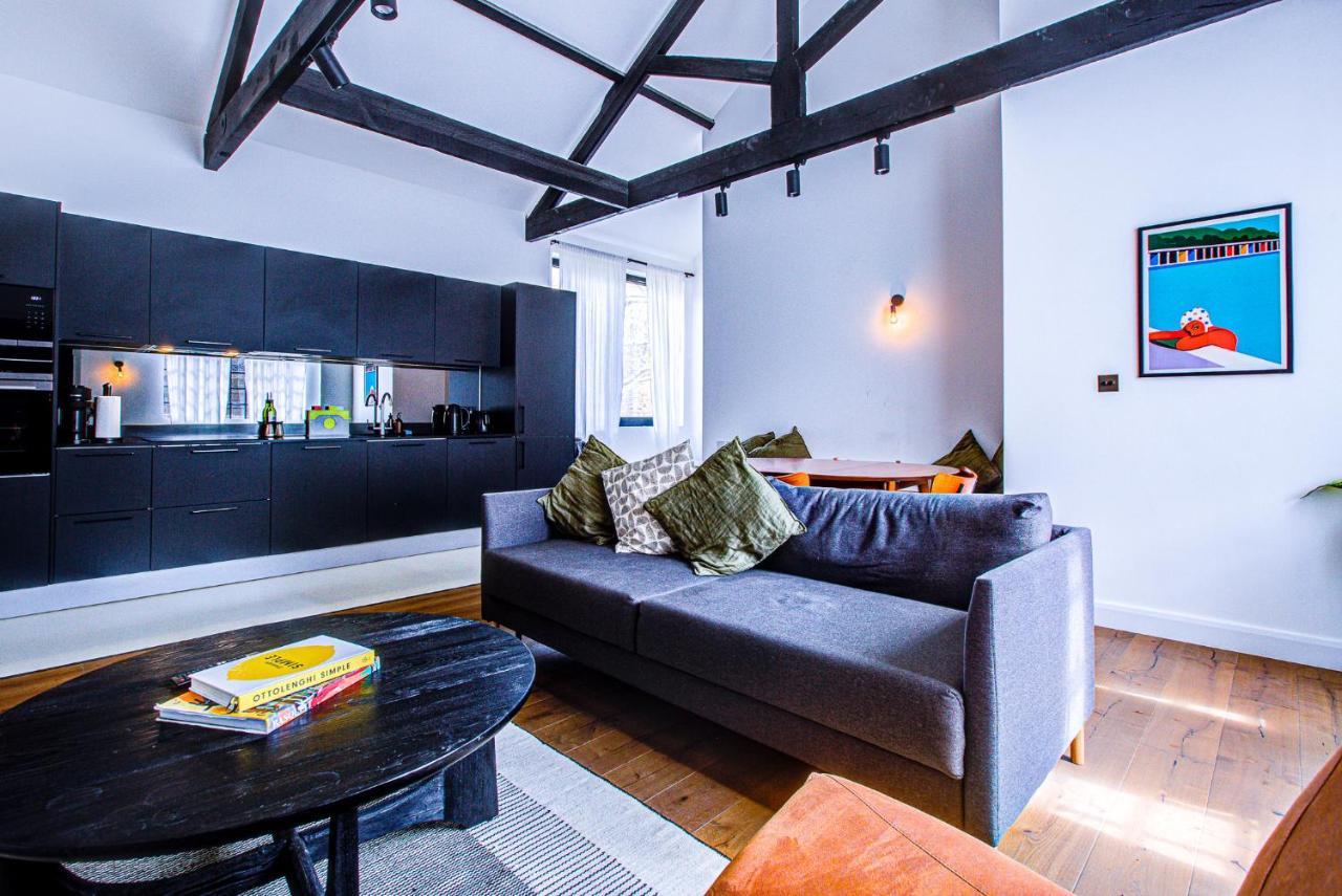 Stylish 1br Unit, Super Fast Internet, Gated Complex - Near Queen's Park! *