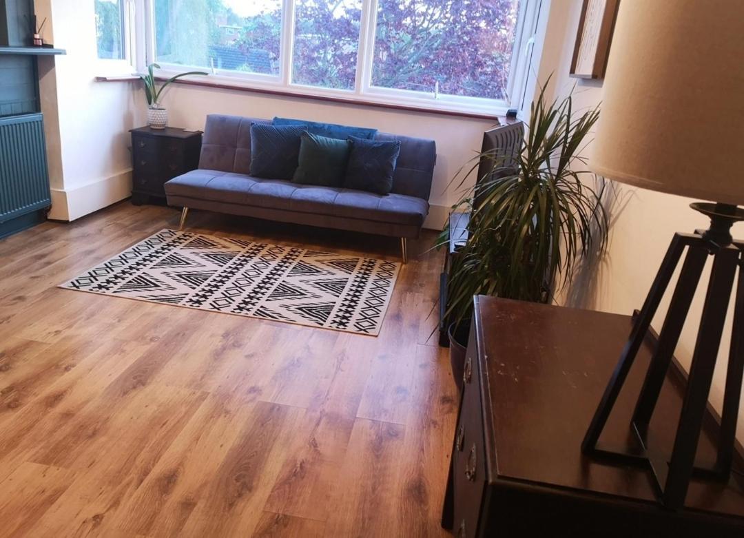 2 Bed Flat, Bounds Green, Piccadilly Line, N11