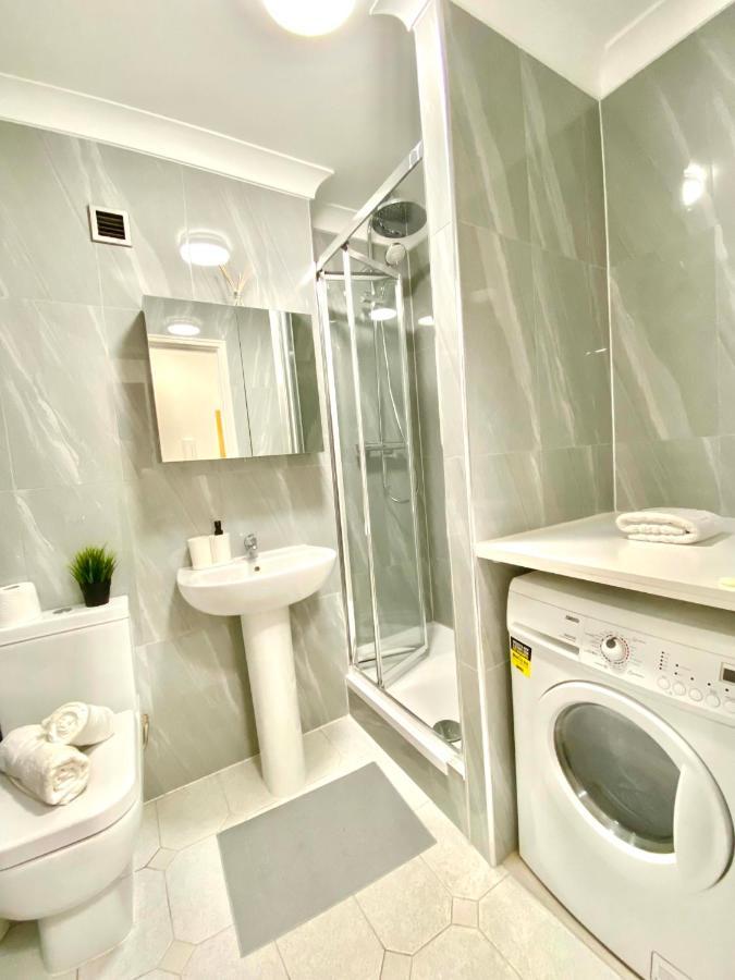 Apt- Balcony-kensington- 24 7 Security Appartement *