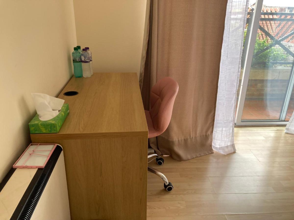 Habitación en casa particular Comfortable With Private Balcony And Shared House *