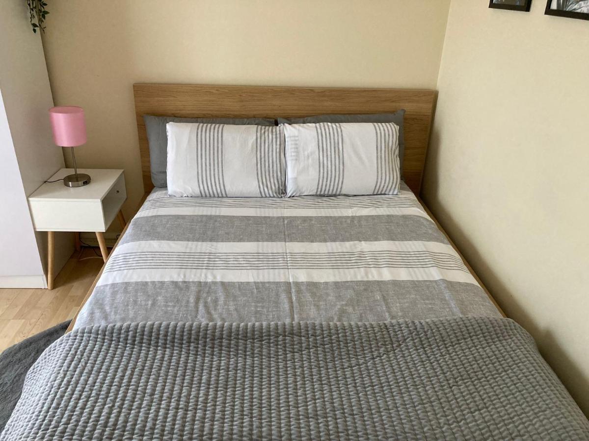 Comfortable With Private Balcony And Shared House * Londres