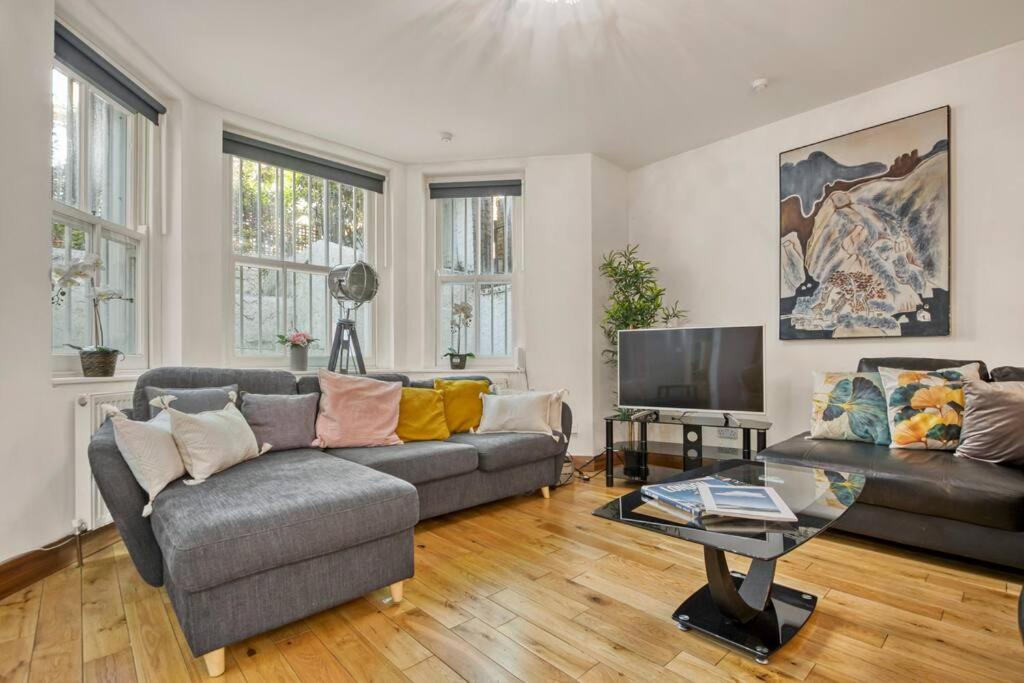 Spacious 3 Bed Apt- Earls Court