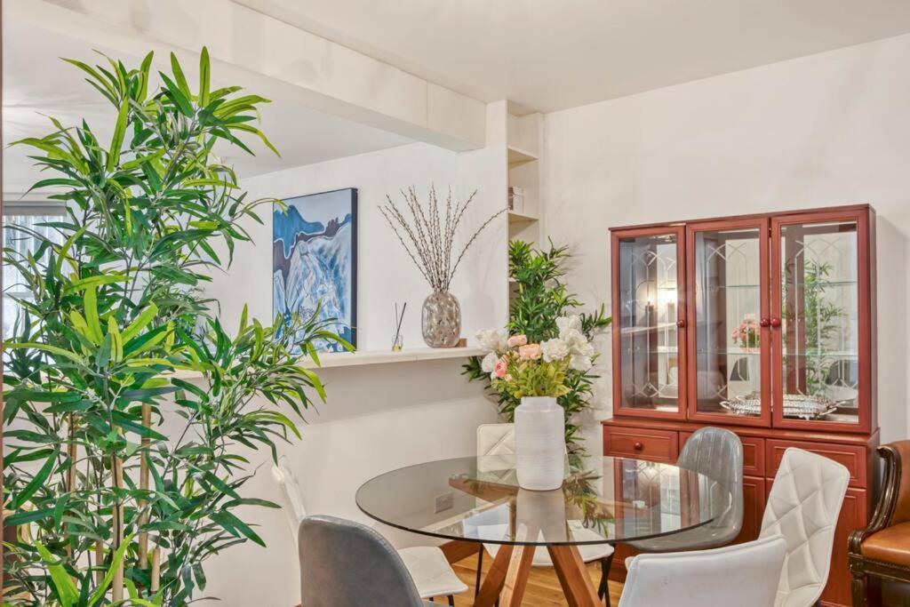 Spacious 3 Bed Apt- Earls Court
