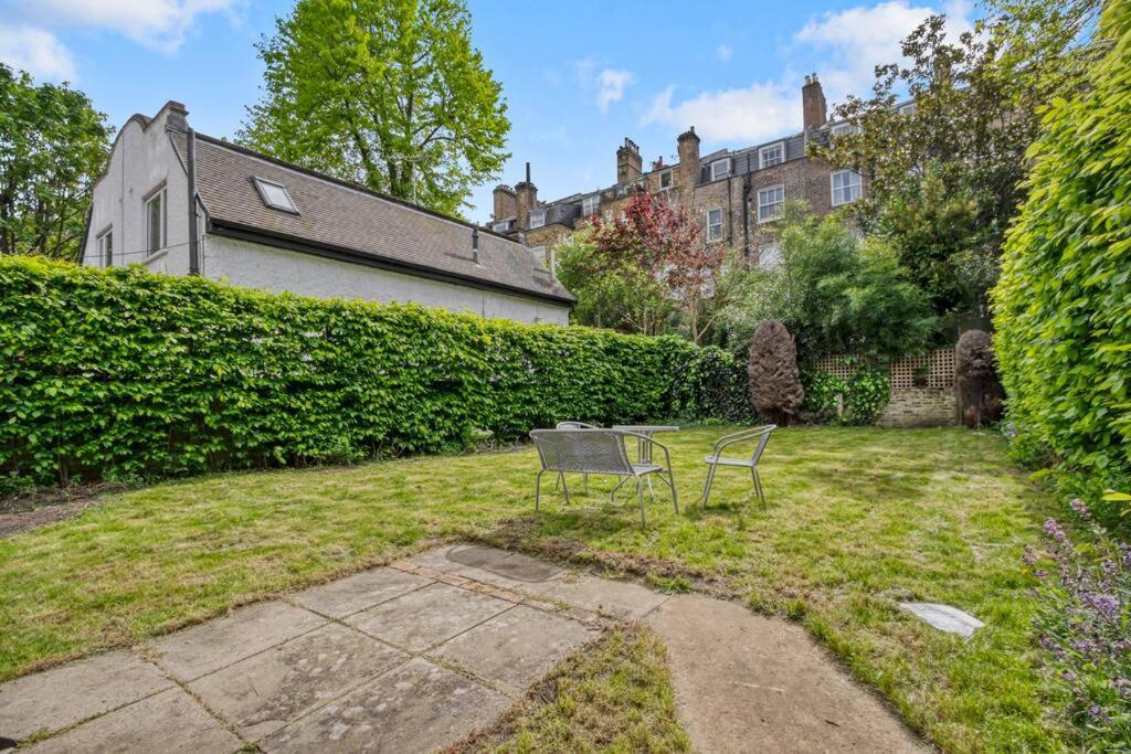 Spacious 3 Bed Apt- Earls Court Apartment *