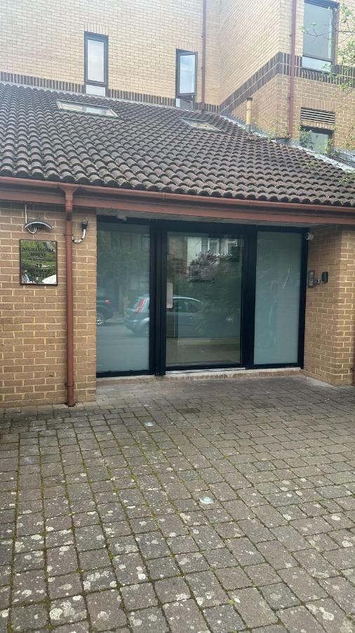 Splendid 1 Bed Flat In Stockwell, Sleeps 4 Londres