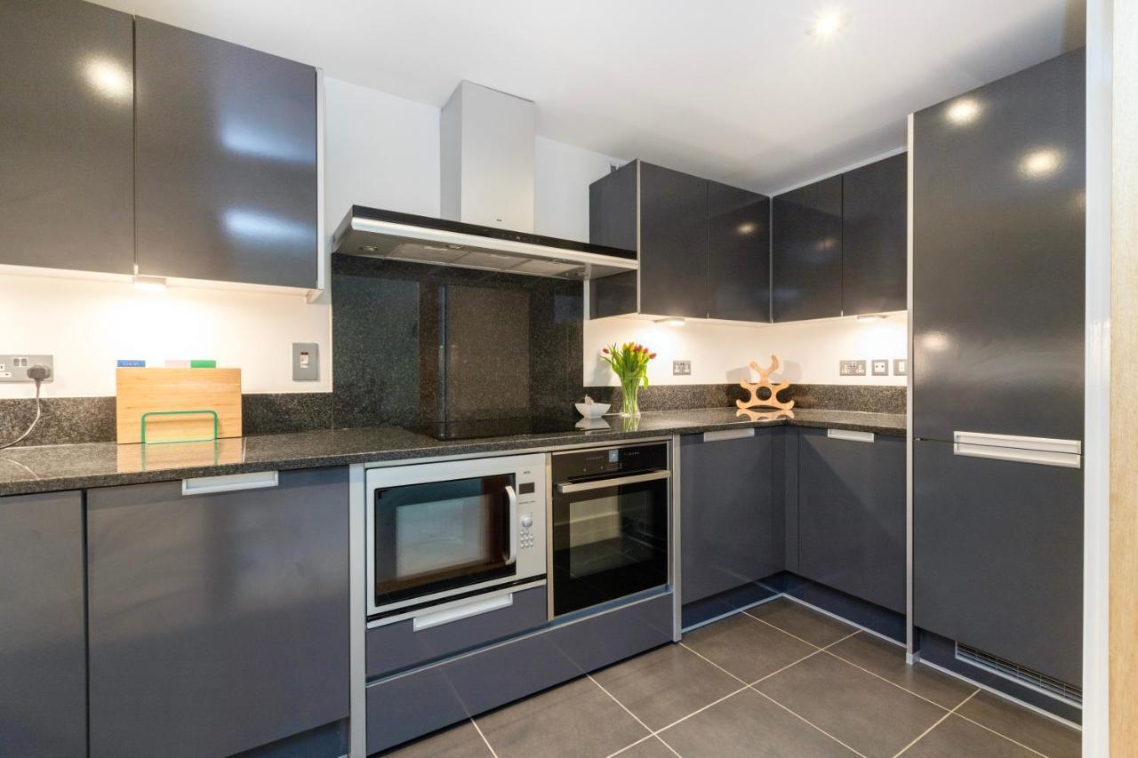 Modern 2 Bedroom 2 Bath With River View Appartement *