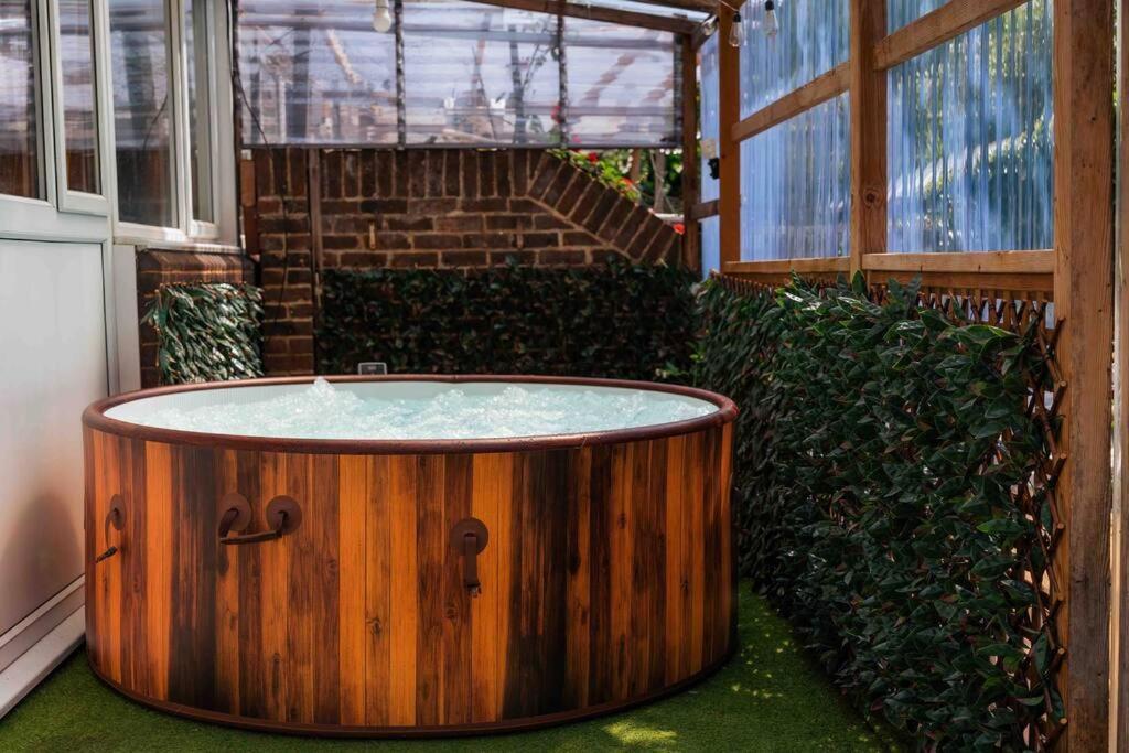 Contractor Base With Pool Table Сasa de vacaciones Londres