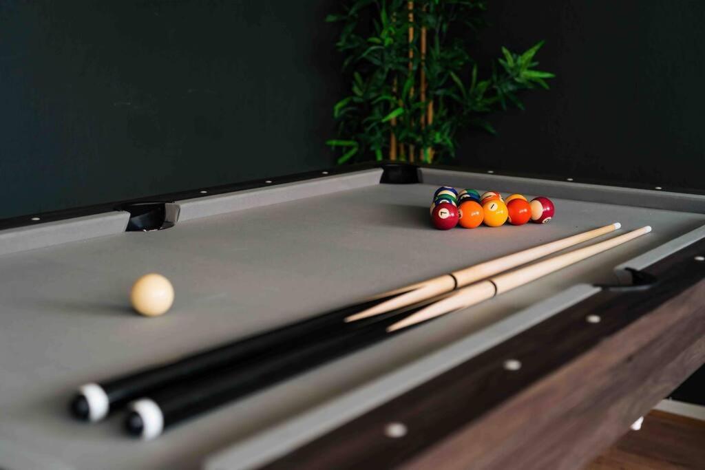 Casa de férias Contractor Base With Pool Table