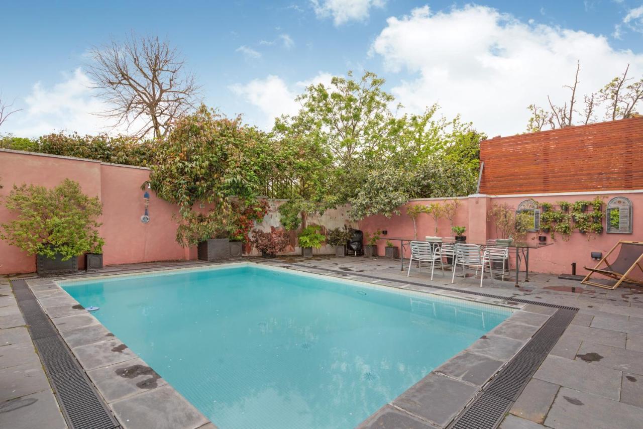 Studio For 3 With A Private Balcony In A Cubic House With Outside Pool Homestay