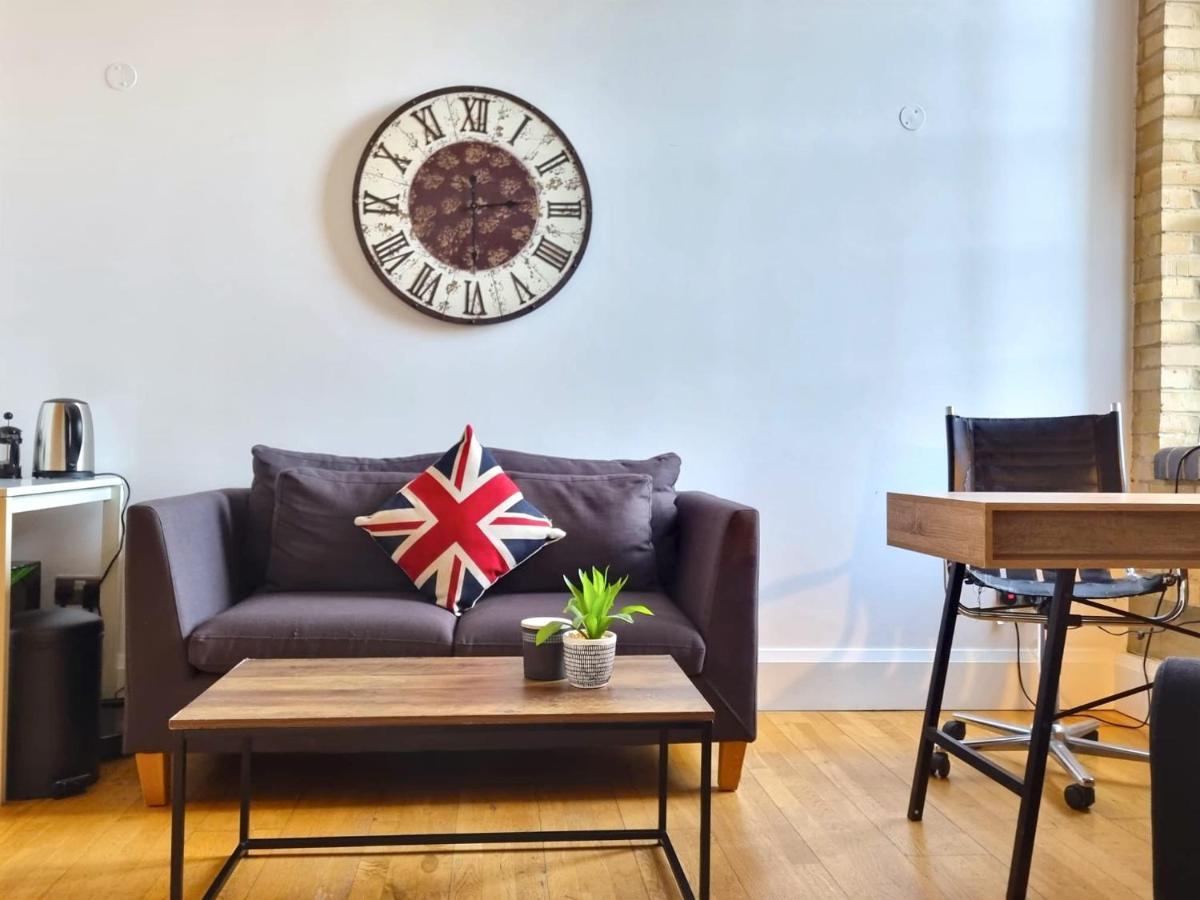 Spacious Studio In Old St