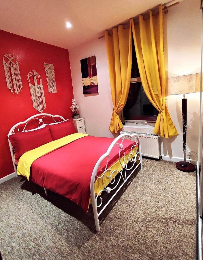 Double Lgbt Bed and breakfast *