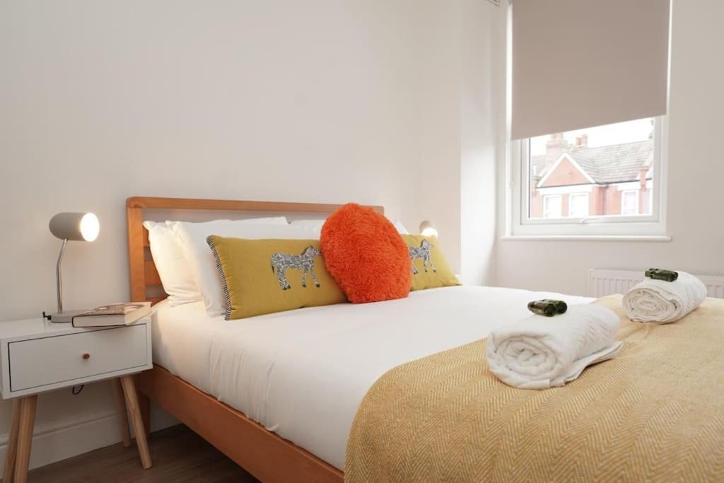Newly Renovated Modern 4 Bed 3 Bath Appartement *
