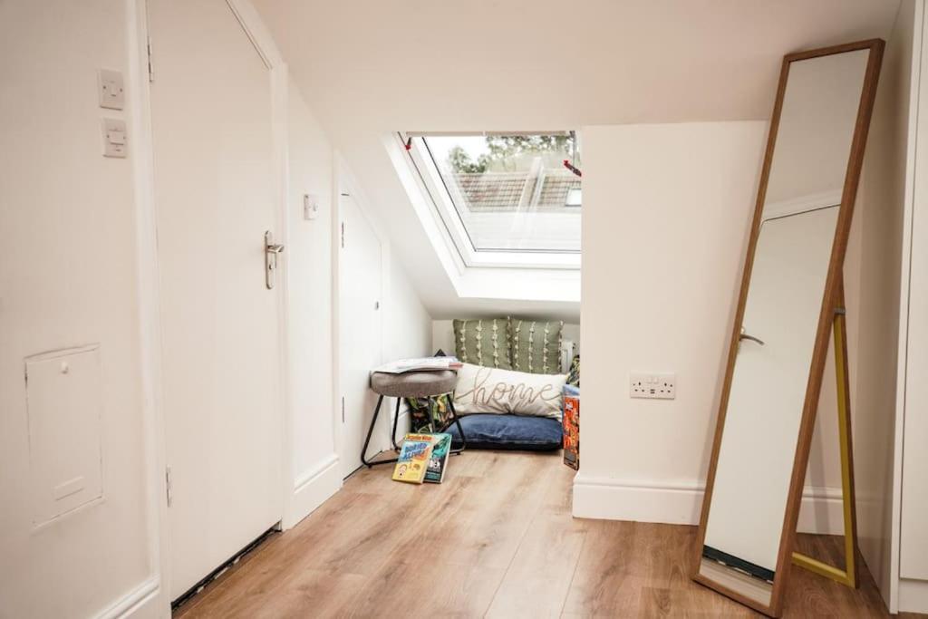 Newly Renovated Modern 4 Bed 3 Bath Apartment