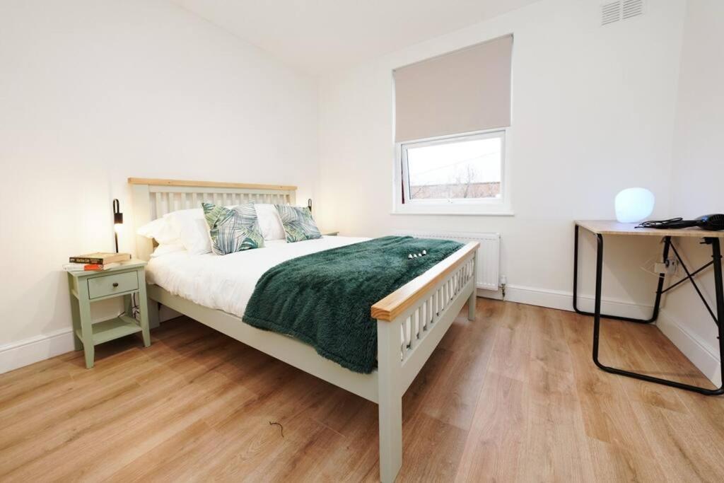 Newly Renovated Modern 4 Bed 3 Bath