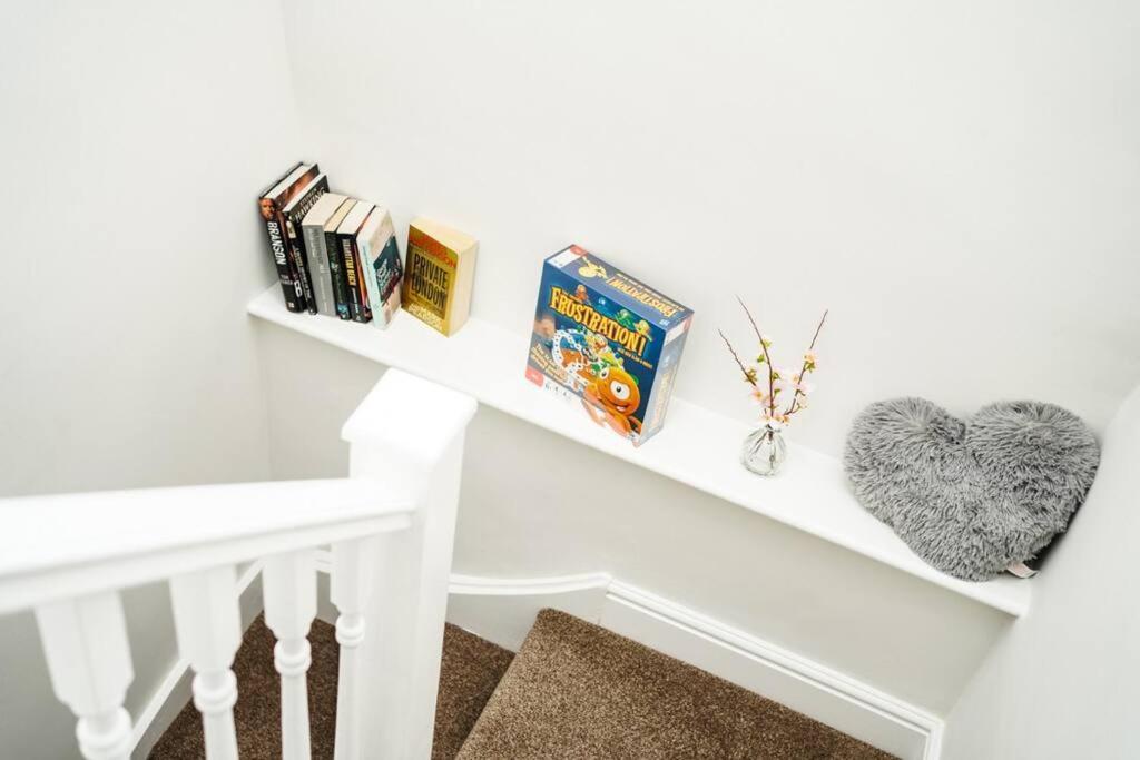 Apartment Newly Renovated Modern 4 Bed 3 Bath