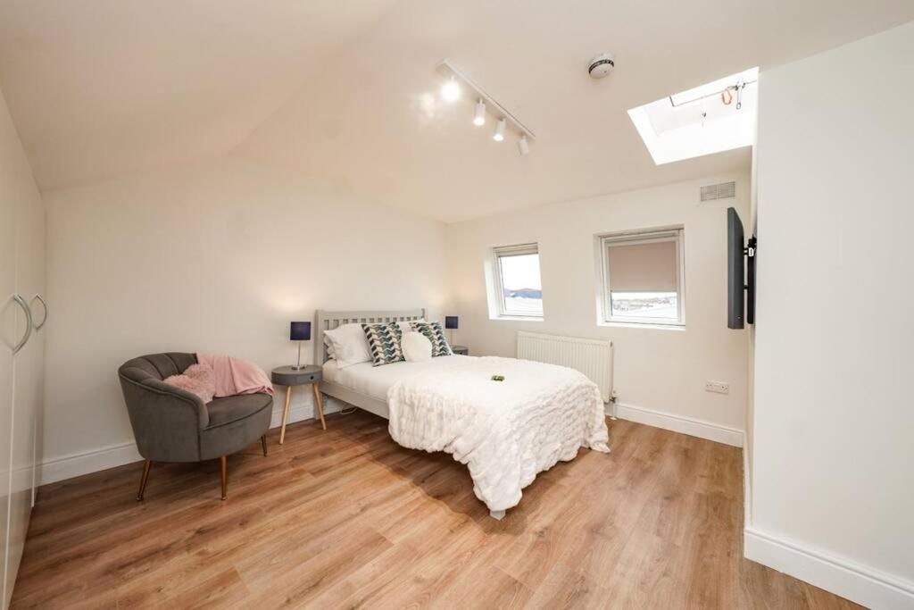 Apartment Newly Renovated Modern 4 Bed 3 Bath London