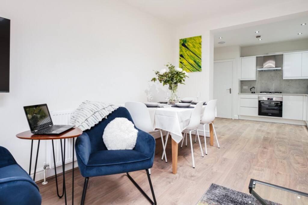 Apartment Newly Renovated Modern 4 Bed 3 Bath London