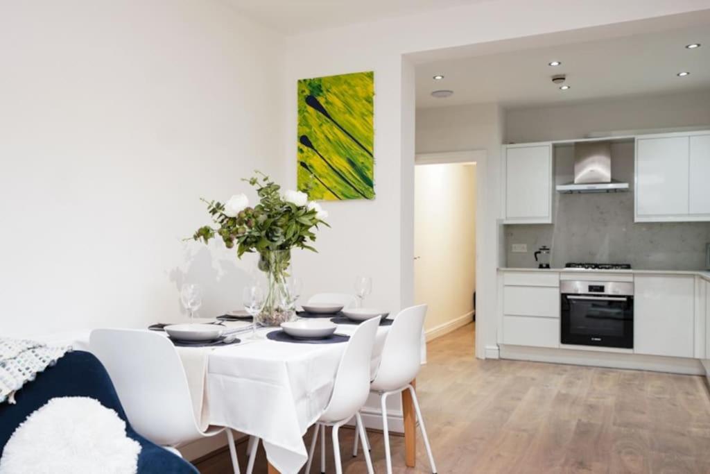 Newly Renovated Modern 4 Bed 3 Bath * London