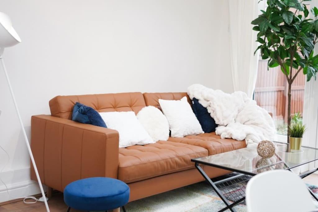 Newly Renovated Modern 4 Bed 3 Bath Apartment