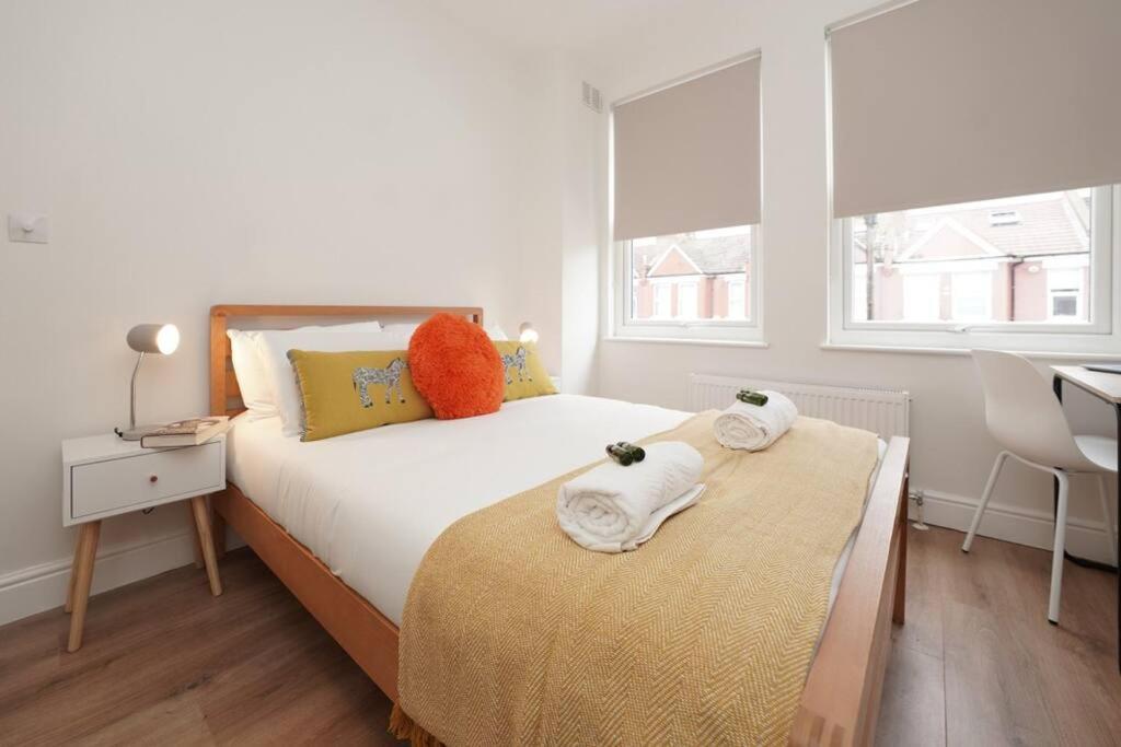 Newly Renovated Modern 4 Bed 3 Bath Apartment London